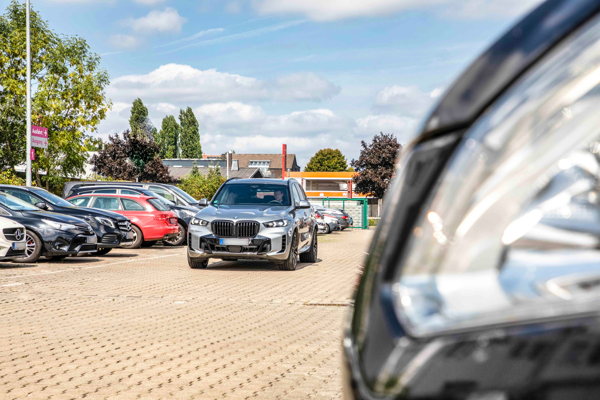 Car parking at the Easy Airport Parking car park at Dortmund Airport (DTM)