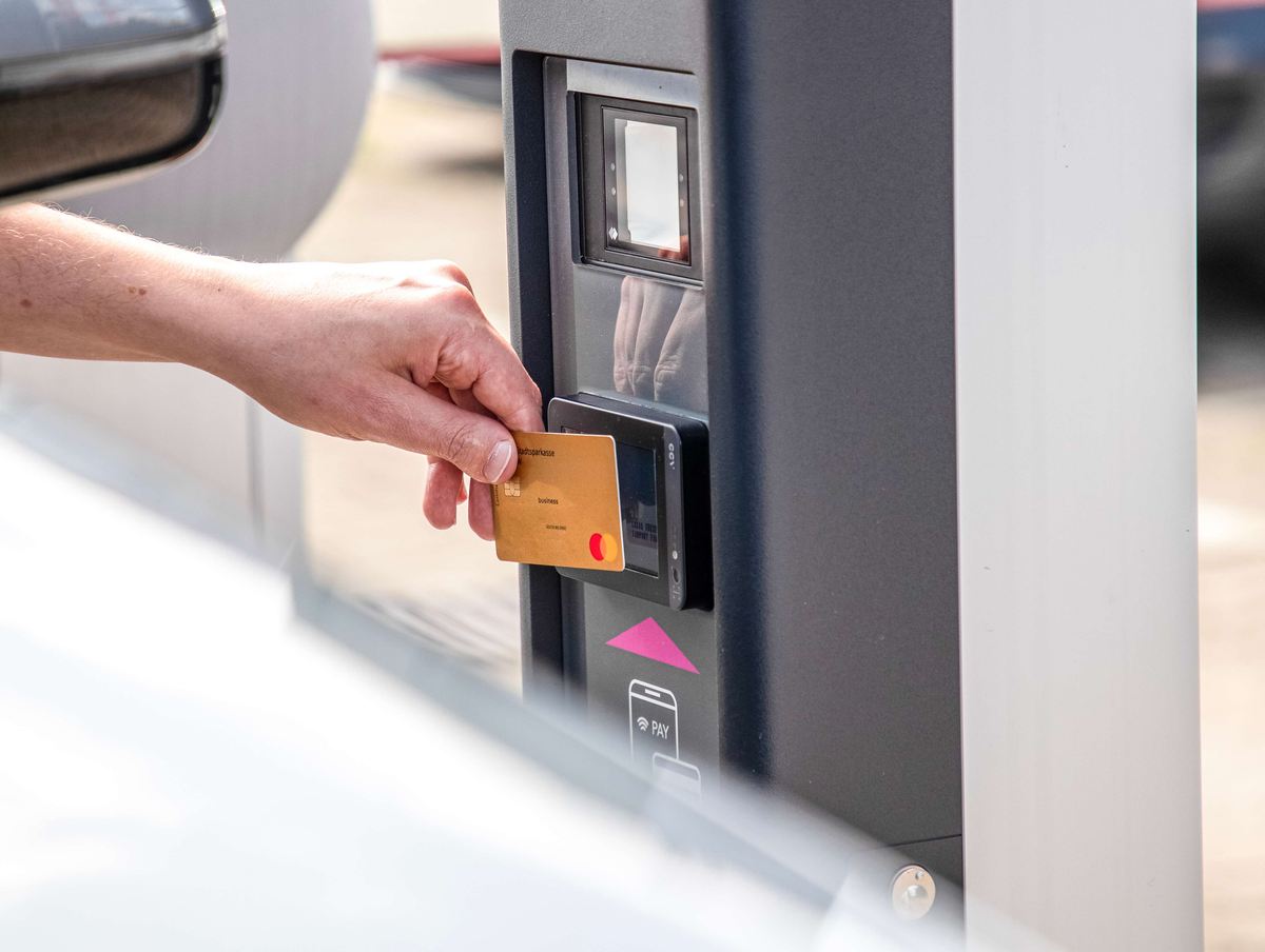 Betaling met kaart bij Easy Airport Parking op de luchthaven van Dortmund (DTM)