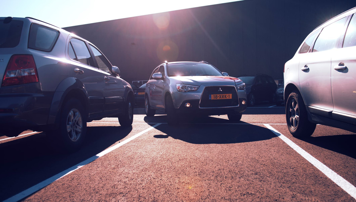 Car driving into a spacious parking spot at the Easy Airport Parking lot at Eindhoven Airport (EIN)