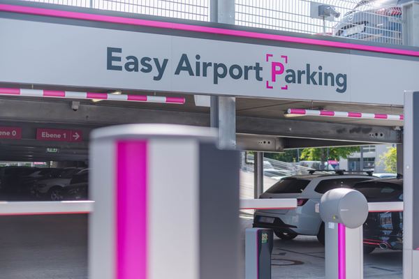 Indkørsel til parkeringshuset fra Easy Airport Parking i Hannover Lufthavn (HAJ)