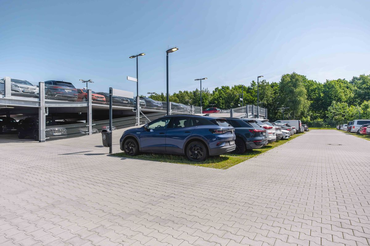 De parkeergarage en parkeerplaats van Easy Airport Parking