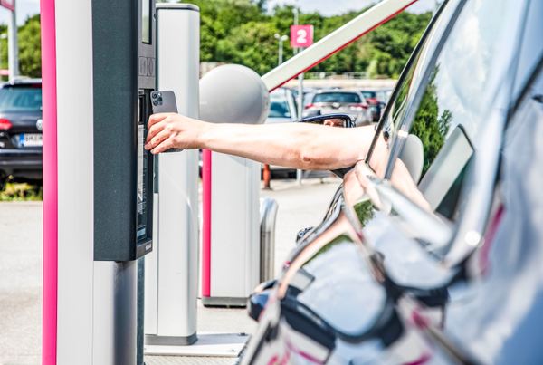 Scanning the QR code at the entrance barrier of the Easy Airport Parking parking lot at Weeze Airport (NRN)