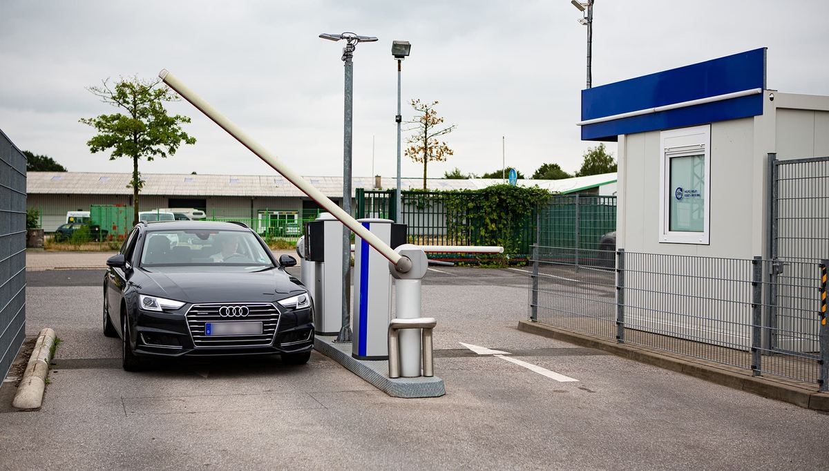 Black car passes through open barrier into the parking lot of Easy Airport Parking at Weeze Airport (NRN)