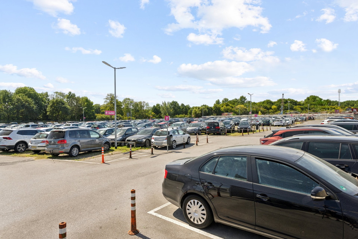 Overview of several parking rows at the Easy Airport Parking parking lot at Weeze Airport (NRN)