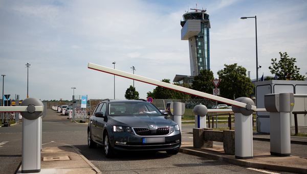 Einfahrt zum Parkplatz in Nürnberg