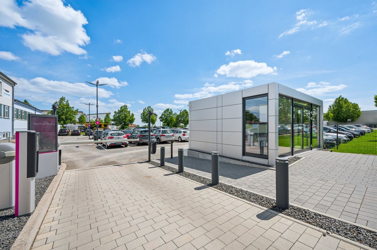 Indkørslen til Easy Airport Parking-området ved Stuttgart Lufthavn.